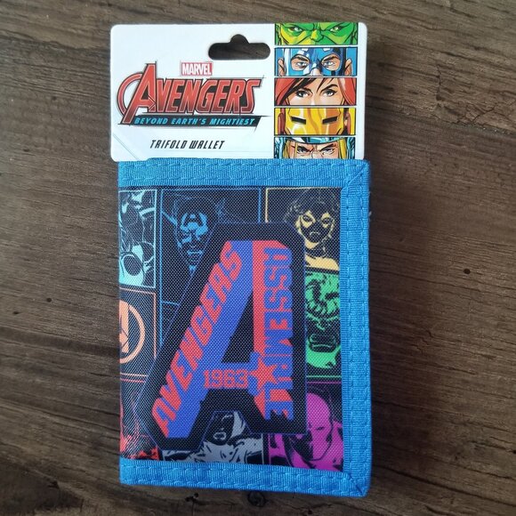 Marvel Avengers Retro Panel Trifold Velcro Wallet - Picture 1 of 5